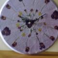 Pendule ronde décorée Fleurs coloris mauve