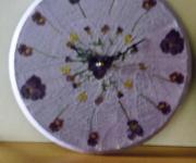 Pendule ronde décorée Fleurs coloris mauve